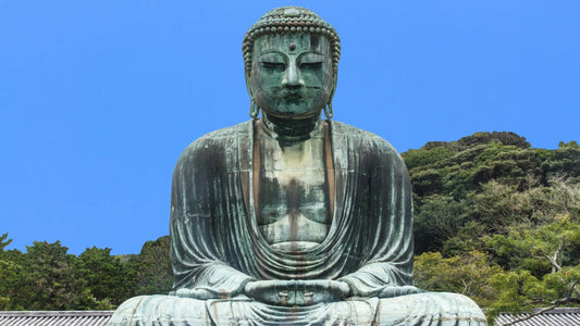 Grande statue de Bouddha au Japon représentant la sagesse et la sérénité des proverbes japonais.