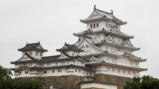 Photo du château de Himeji au Japon, symbole de l’architecture traditionnelle du temps des samouraï japonaise et du patrimoine culturel.